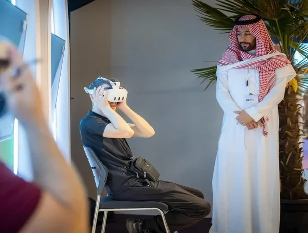 Immersive VR Experience Transports Visitors to Makkah, Madinah at Jusoor Expo