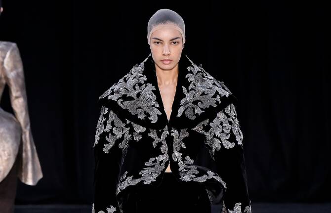 Ashi Studio Sets Surreal Tone at Paris Haute Couture Week